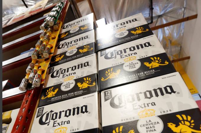 cerveja corona afirma que não houve queda nas vendas