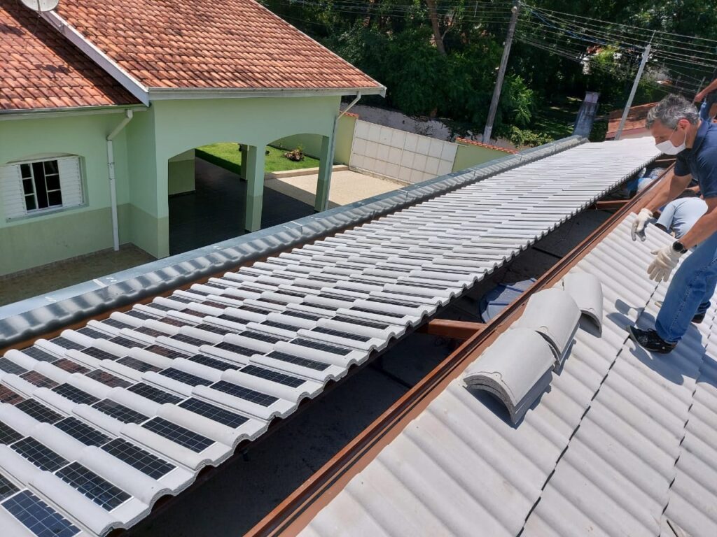 primeira-telha-solar-brasileira-inicia-suas-vendas